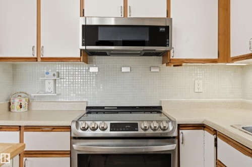 8305 157 Avenue, Edmonton, AB - Indoor Photo Showing Kitchen