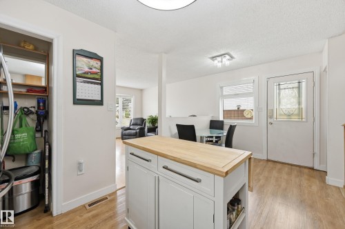 8305 157 Avenue, Edmonton, AB - Indoor