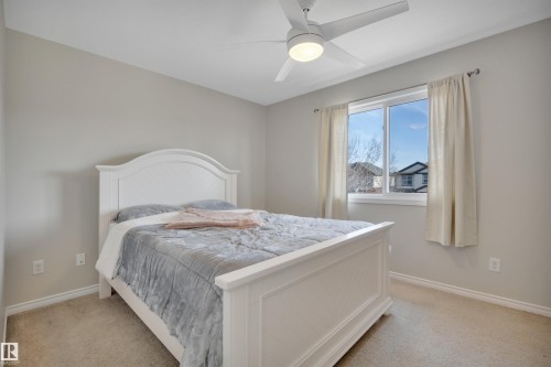 355 Secord Boulevard, Edmonton, AB - Indoor Photo Showing Bedroom