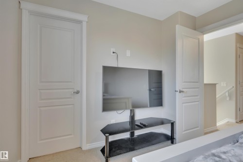 355 Secord Boulevard, Edmonton, AB - Indoor Photo Showing Bedroom