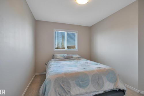 355 Secord Boulevard, Edmonton, AB - Indoor Photo Showing Bedroom