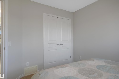 355 Secord Boulevard, Edmonton, AB - Indoor Photo Showing Bedroom