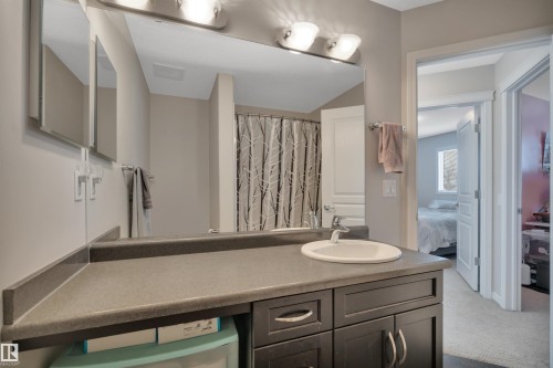 355 Secord Boulevard, Edmonton, AB - Indoor Photo Showing Bathroom