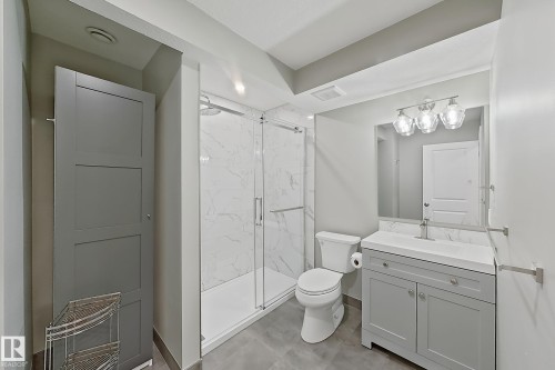 2374 Wonnacott Crescent, Edmonton, AB - Indoor Photo Showing Bathroom