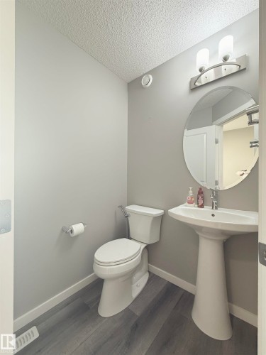 2374 Wonnacott Crescent, Edmonton, AB - Indoor Photo Showing Bathroom