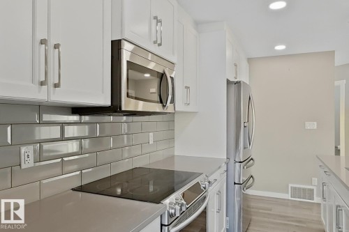 2374 Wonnacott Crescent, Edmonton, AB - Indoor Photo Showing Kitchen With Upgraded Kitchen