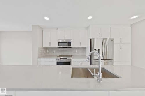 2374 Wonnacott Crescent, Edmonton, AB - Indoor Photo Showing Kitchen With Double Sink With Upgraded Kitchen
