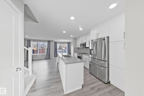 2374 Wonnacott Crescent, Edmonton, AB - Indoor Photo Showing Kitchen