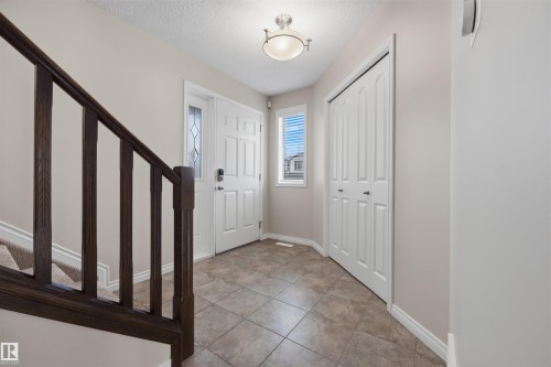 Entrance foyer. - 20813 96A Avenue, Edmonton, AB - Indoor Photo Showing Other Room