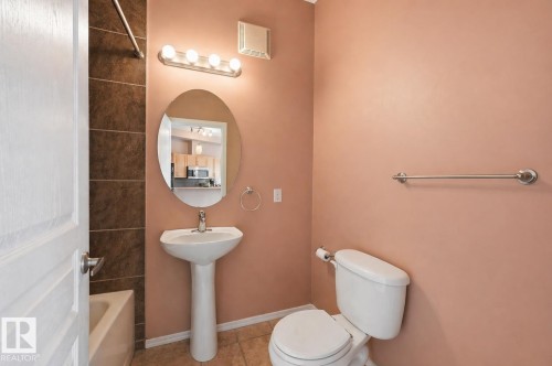 369 4823 104A Street, Edmonton, AB - Indoor Photo Showing Bathroom