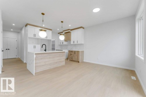 1623 Siskin Link Link, Edmonton, AB - Indoor Photo Showing Kitchen