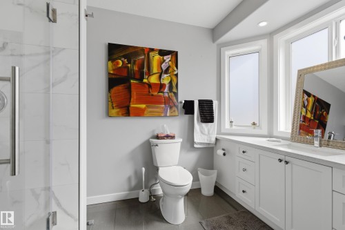 295 Youville Drive E, Edmonton, AB - Indoor Photo Showing Bathroom
