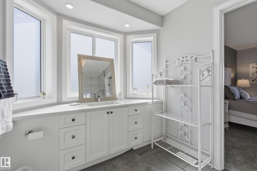 295 Youville Drive E, Edmonton, AB - Indoor Photo Showing Bathroom