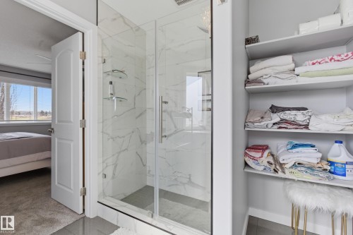 295 Youville Drive E, Edmonton, AB - Indoor Photo Showing Bathroom