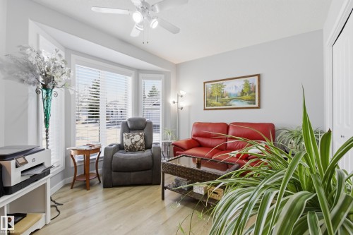295 Youville Drive E, Edmonton, AB - Indoor