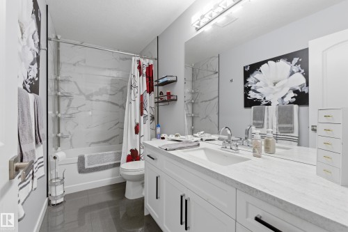 295 Youville Drive E, Edmonton, AB - Indoor Photo Showing Bathroom