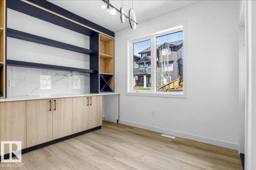 1150 Gyrfalcon Crescent, Edmonton, AB - Indoor Photo Showing Other Room