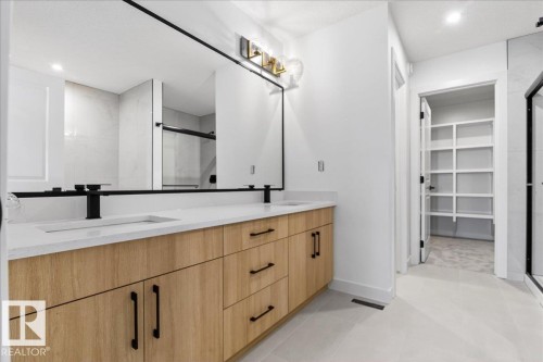 1150 Gyrfalcon Crescent, Edmonton, AB - Indoor Photo Showing Bathroom