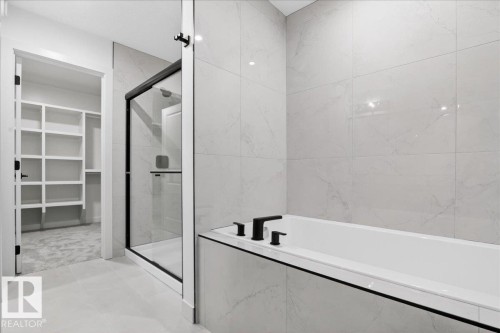 1150 Gyrfalcon Crescent, Edmonton, AB - Indoor Photo Showing Bathroom