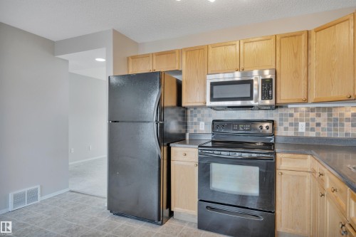 15 Southwick Point, Leduc, AB - Indoor Photo Showing Kitchen