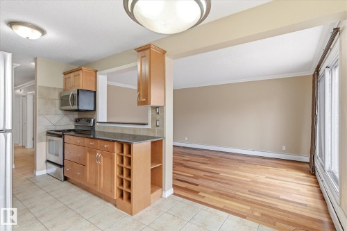 204 10720 84 Avenue, Edmonton, AB - Indoor Photo Showing Kitchen