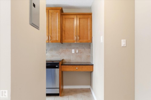 204 10720 84 Avenue, Edmonton, AB - Indoor Photo Showing Kitchen