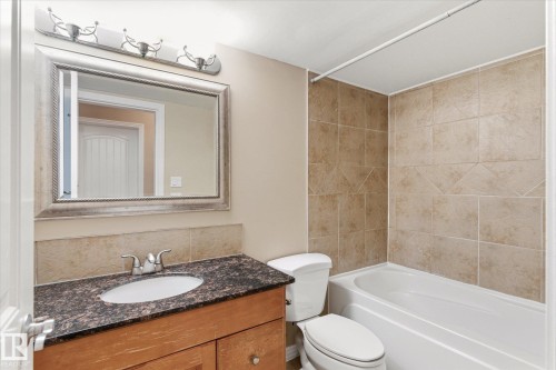 204 10720 84 Avenue, Edmonton, AB - Indoor Photo Showing Bathroom