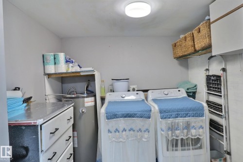 602 Evergreen Park, Edmonton, AB - Indoor Photo Showing Laundry Room
