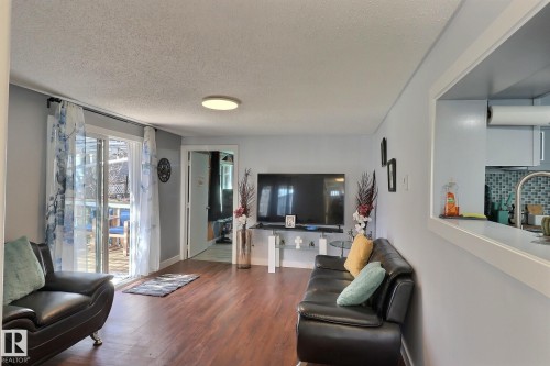 602 Evergreen Park, Edmonton, AB - Indoor Photo Showing Living Room