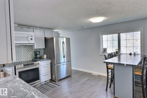 602 Evergreen Park, Edmonton, AB - Indoor Photo Showing Kitchen