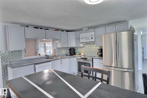 602 Evergreen Park, Edmonton, AB - Indoor Photo Showing Kitchen
