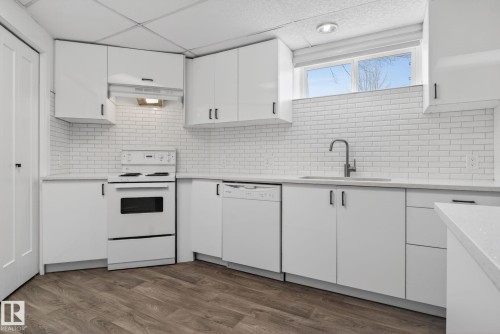 15913 78 Street, Edmonton, AB - Indoor Photo Showing Kitchen