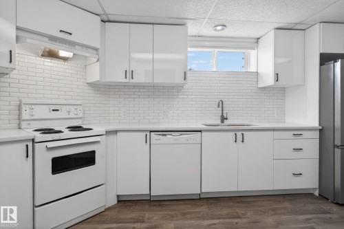 15913 78 Street, Edmonton, AB - Indoor Photo Showing Kitchen