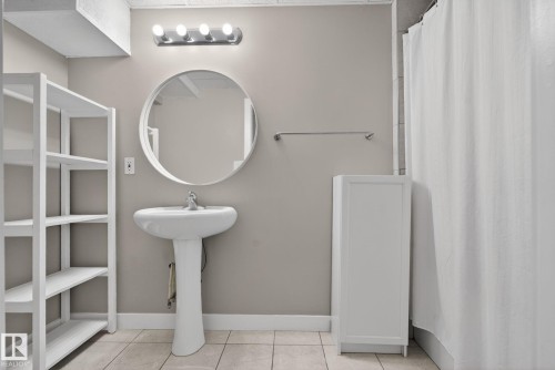 15913 78 Street, Edmonton, AB - Indoor Photo Showing Bathroom
