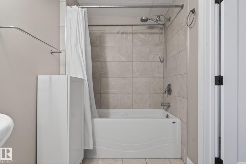 15913 78 Street, Edmonton, AB - Indoor Photo Showing Bathroom