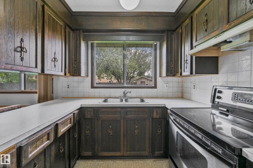 12254 143 Avenue, Edmonton, AB - Indoor Photo Showing Kitchen With Double Sink