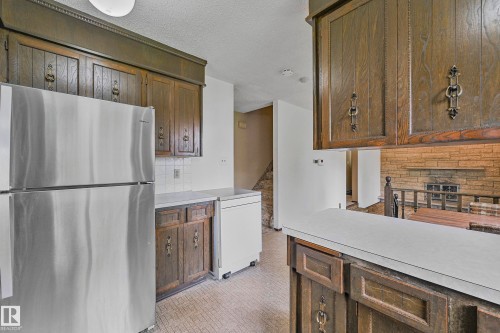 12254 143 Avenue, Edmonton, AB - Indoor Photo Showing Kitchen