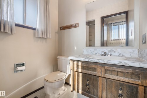 12254 143 Avenue, Edmonton, AB - Indoor Photo Showing Bathroom