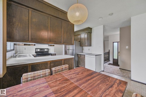 12254 143 Avenue, Edmonton, AB - Indoor Photo Showing Kitchen