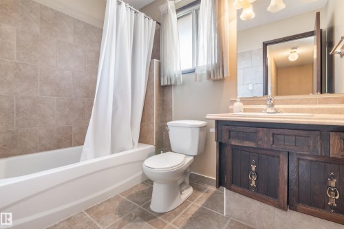 12254 143 Avenue, Edmonton, AB - Indoor Photo Showing Bathroom