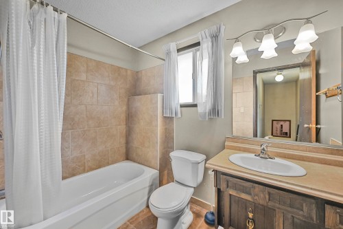12254 143 Avenue, Edmonton, AB - Indoor Photo Showing Bathroom