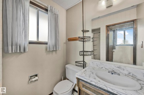 12254 143 Avenue, Edmonton, AB - Indoor Photo Showing Bathroom