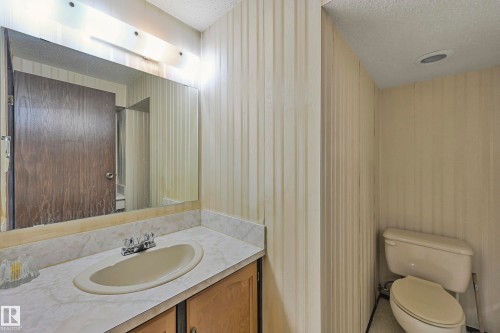 12254 143 Avenue, Edmonton, AB - Indoor Photo Showing Bathroom