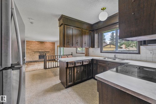 12254 143 Avenue, Edmonton, AB - Indoor Photo Showing Kitchen With Double Sink