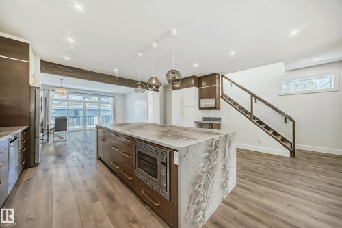 10506 68 Avenue, Edmonton, AB - Indoor Photo Showing Kitchen With Upgraded Kitchen