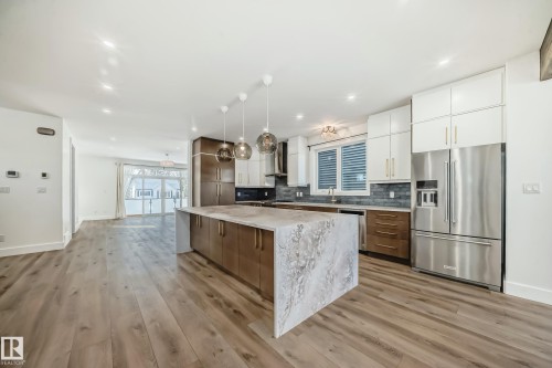 10506 68 Avenue, Edmonton, AB - Indoor Photo Showing Kitchen With Upgraded Kitchen