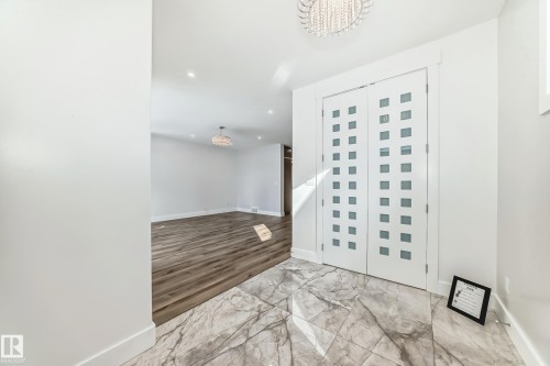 10506 68 Avenue, Edmonton, AB - Indoor Photo Showing Other Room