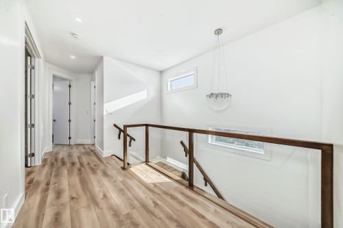 10506 68 Avenue, Edmonton, AB - Indoor Photo Showing Other Room