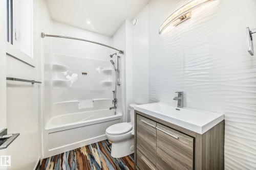 2nd Bedroom Ensuite - 10506 68 Avenue, Edmonton, AB - Indoor Photo Showing Bathroom