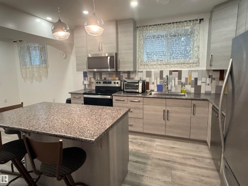 10506 68 Avenue, Edmonton, AB - Indoor Photo Showing Kitchen With Upgraded Kitchen